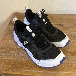 Men’s OnCloud running shoes size 10.5